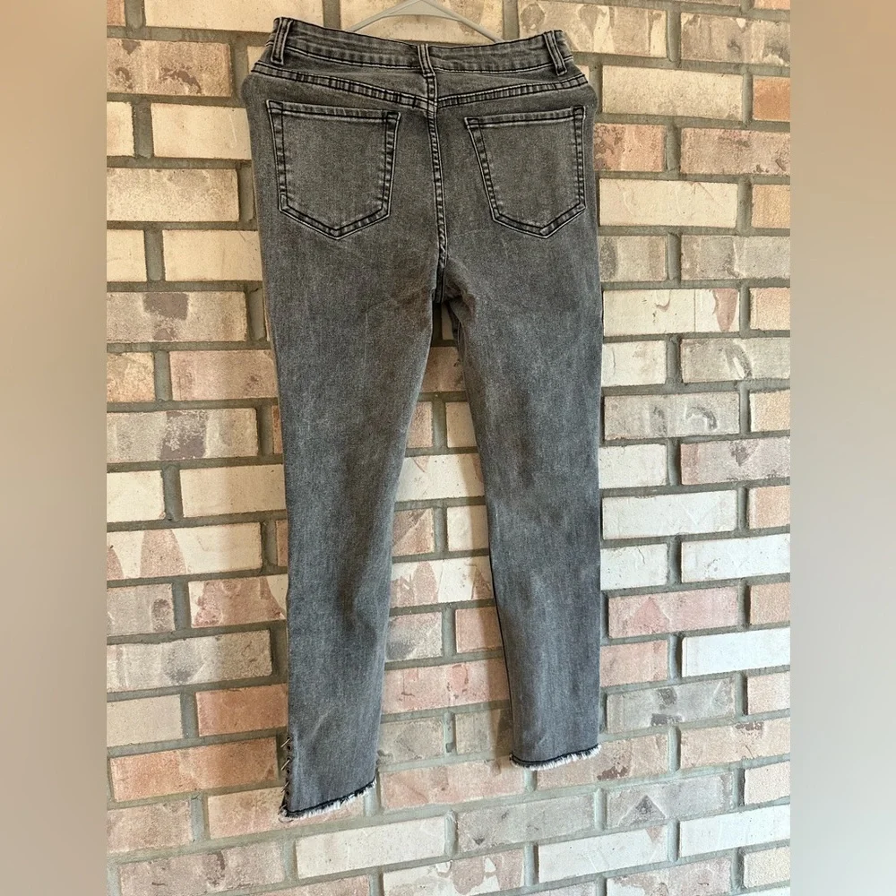 POL | NWT | LARGE Distressed Jeans - Picture 4 of 4